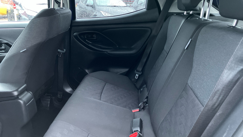 Toyota Yaris 1.5 Hybrid Design 5dr CVT Hybrid Hatchback